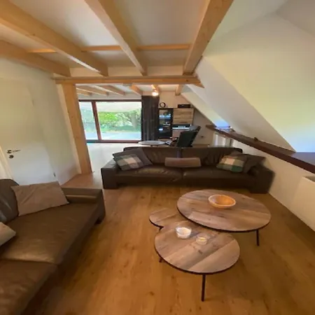 Zwaan7, Locatie! Deal! Tatil Evi